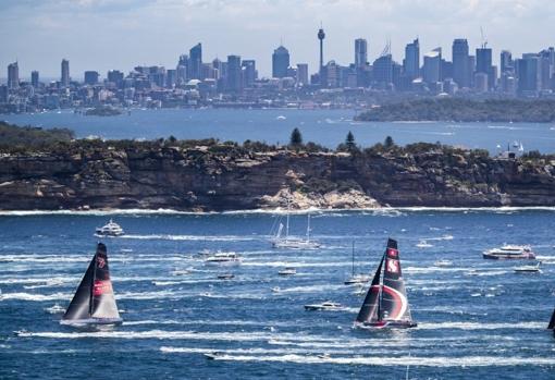 Decenas de miles de espectadores han rendido tributo a los 85 equipos participantes en la Sydney Hobart