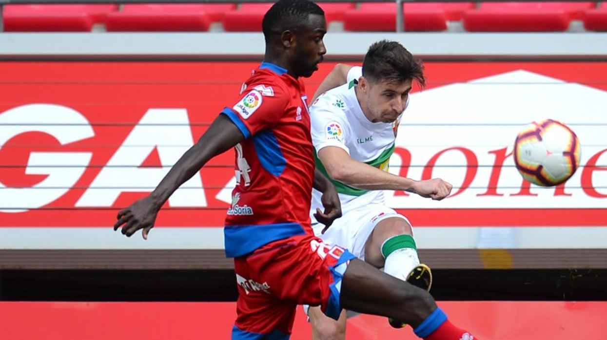Elche y Numancia no logran escapar del peligro
