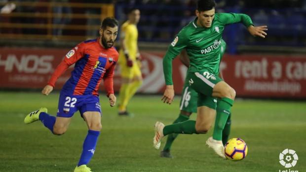 El Sporting sufre pero gana a un combativo Extremadura