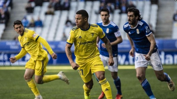 El Oviedo crece a costa del Cádiz