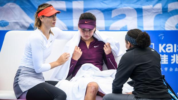 Maria Sharapova consuela el llanto de su rival con un bonito discurso