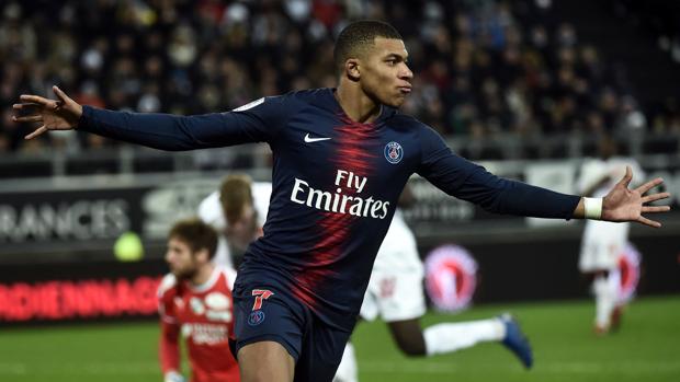 Cavani y Mbappe dirigen el triunfo del París Saint Germain sin Neymar