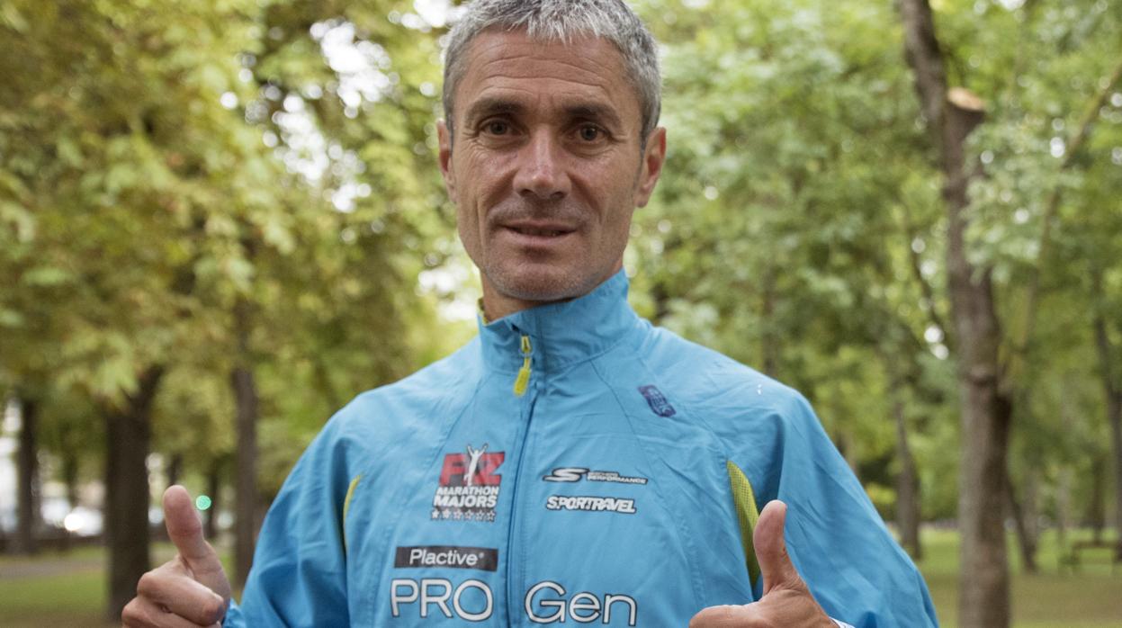 Martín Fiz celebra en meta su récord mundial de 10 kilómetros para mayores de 55 años