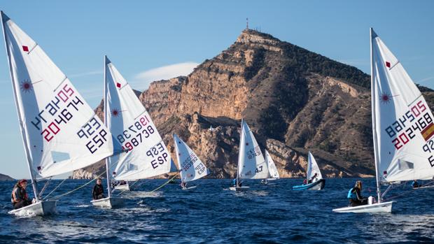 Más de 100 regatistas inauguran en Altea el calendario autonómico de vela ligera 2019