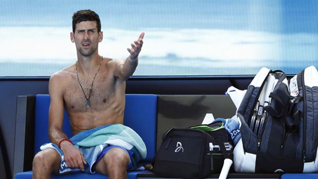 El terrible enfado de Djokovic por los focos del estadio