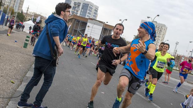 Más de 11.000 corredores ya han confirmado su participación en el Zúrich Maratón de Sevilla