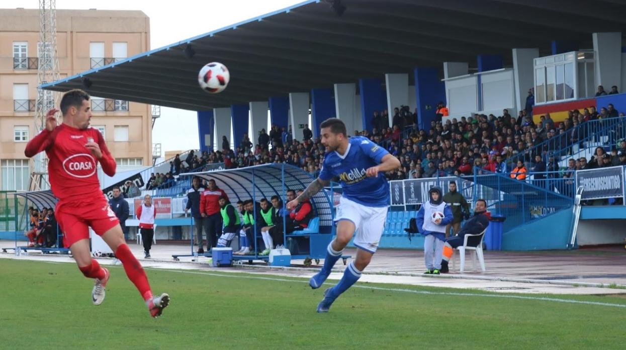 Imagen del duelo de este domingo entre la Ud Melilla y el San Fernando