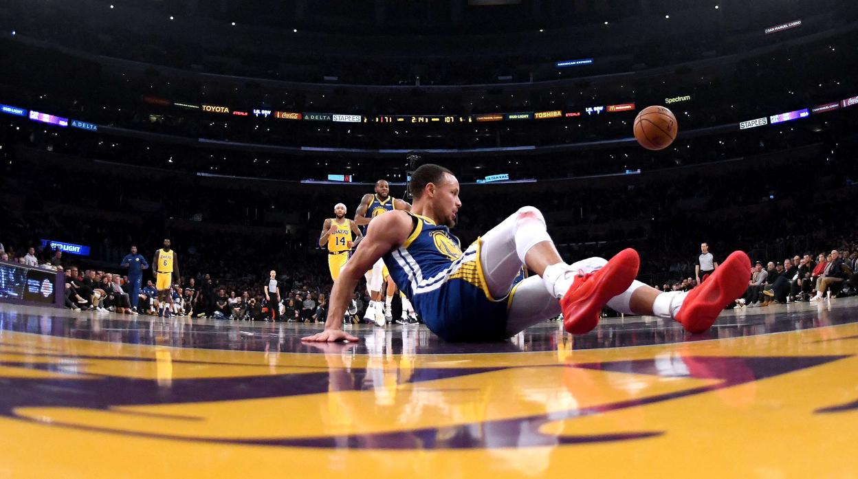 La inesperada pifia de Stephen Curry, ¿peor jugada del año en la liga estadounidense?