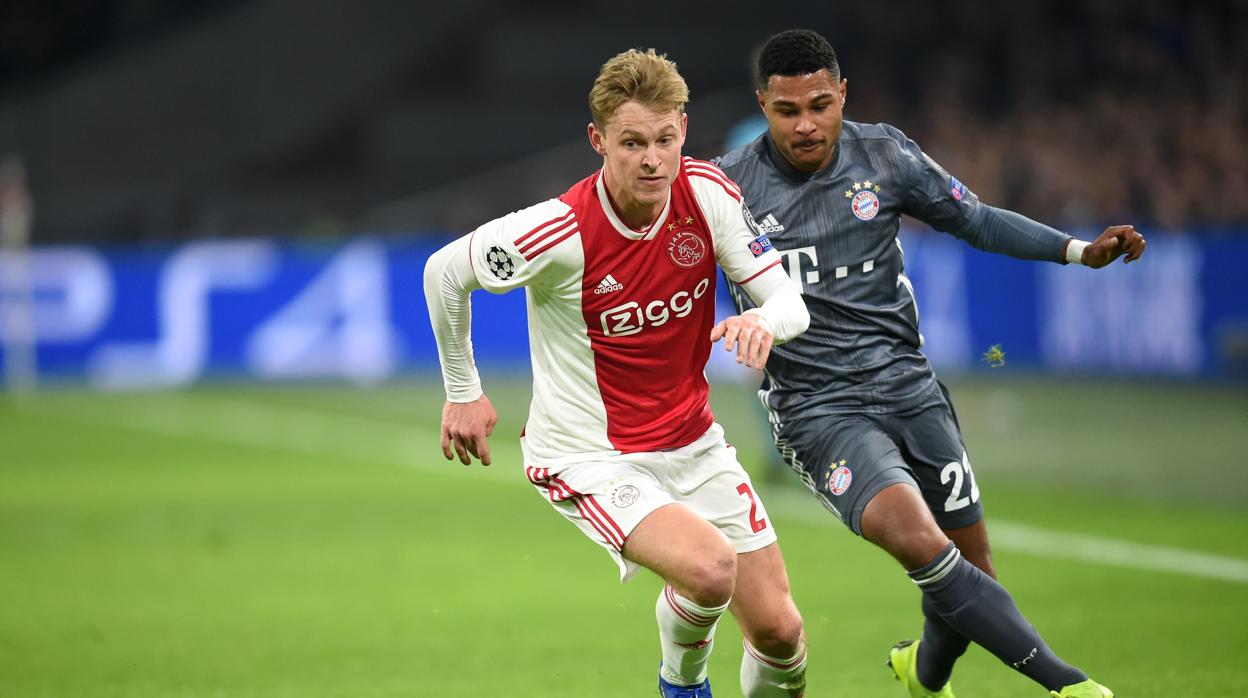 Frenkie de Jong durante un partido del Ajax