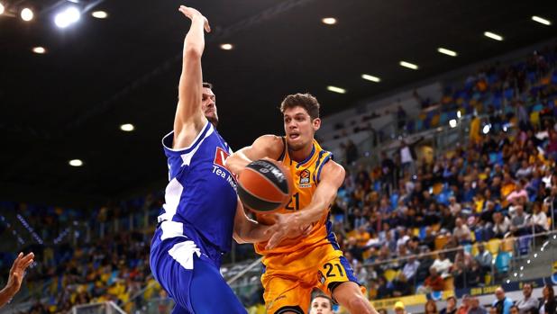 El Gran Canaria empieza a firmar su rendición