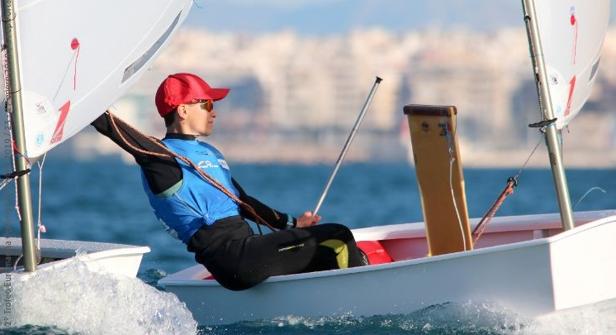 Marco Gradoni y Alejandra Pérez se colocan líderes en el Trofeo Euromarina de Optimist