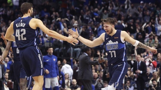 Luka Doncic destroza a los Pistons de Calderón