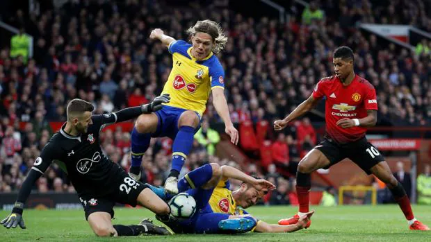 Lukaku rescata al United en un partido loco
