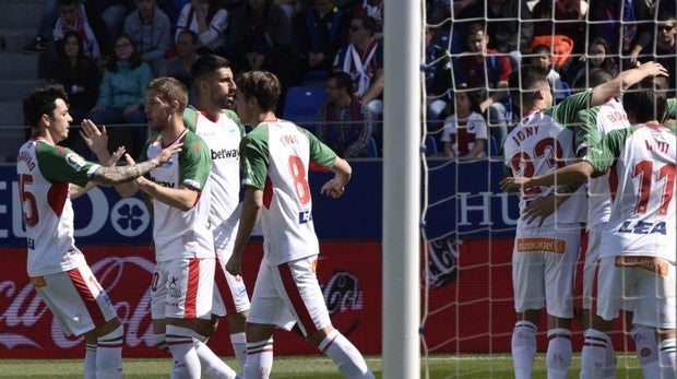 El Alavés hunde al Huesca