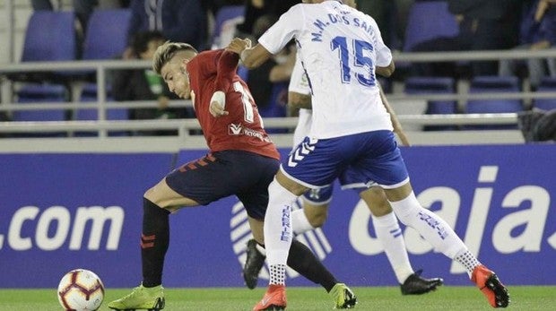 El Tenerife voltea un adverso marcador ante un boquiabierto Osasuna