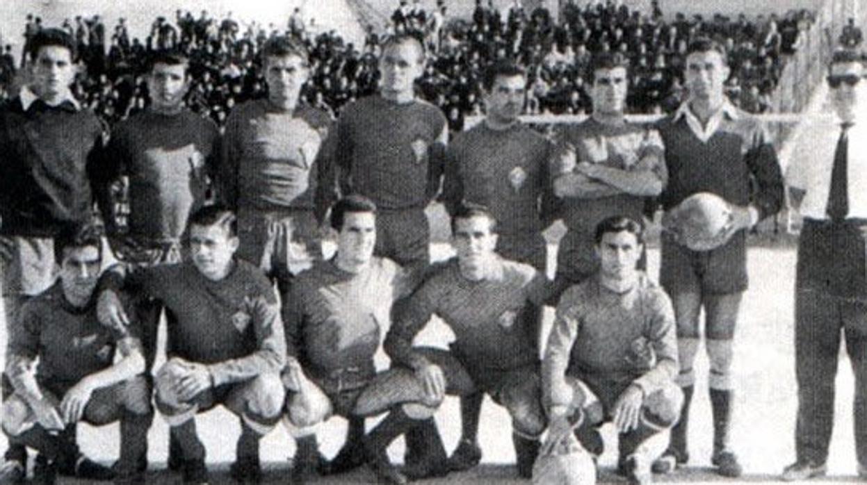 Equipo del Villarrobledo que logró el ascenso a Segunda división