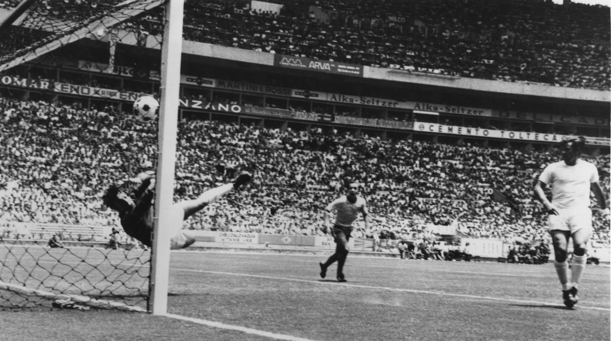 Muere Gordon Banks, el autor de «la parada del siglo» a Pelé