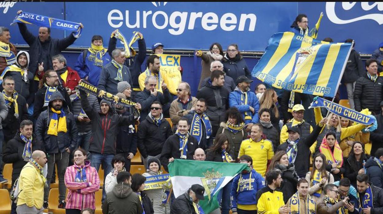 El PP desmiente que aficionados del Cádiz usaran sus autobuses para ir al fútbol