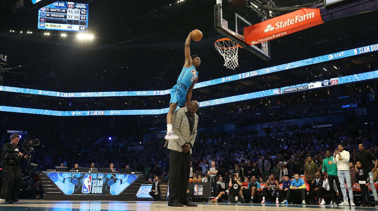 Hamidou Diallo, nuevo rey de los mates saltando por encima de Shaquille O&#039;Neal