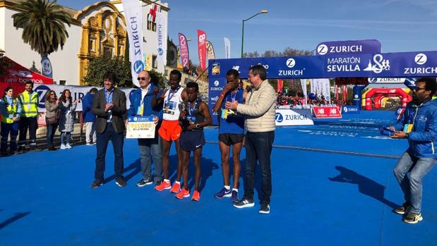 Ayana Tsedat lidera un podio 100% etíope y bate el récord del maratón de Sevilla