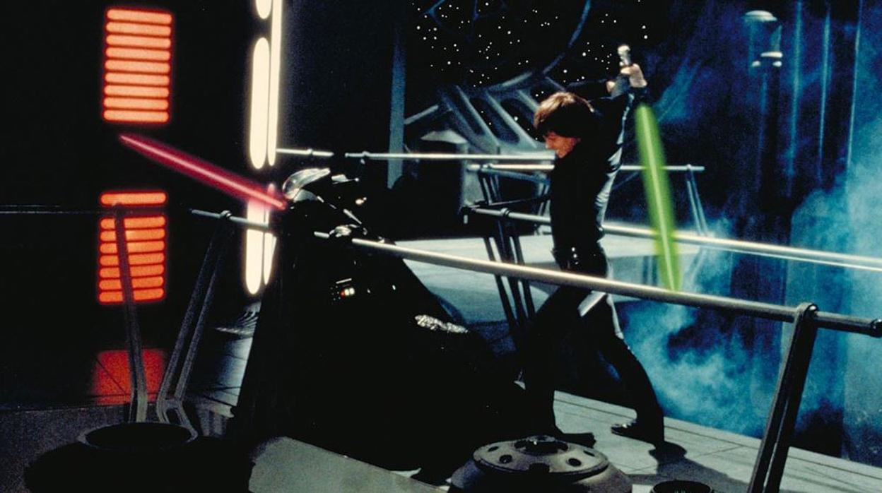 Escena de Star Wars de una lucha con espadas láser