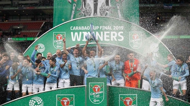 El City se sostiene en los penaltis y levanta la Copa de la Liga