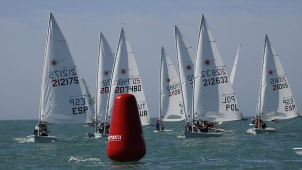 Flores, Escandell y Manchón se ponen al frente de los nacionales de Láser Standard y RS:X