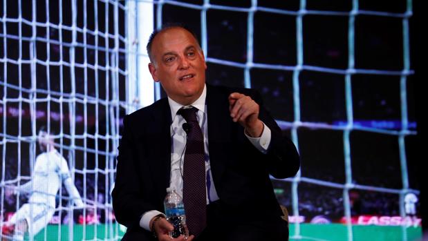 Tebas atiza a Piqué