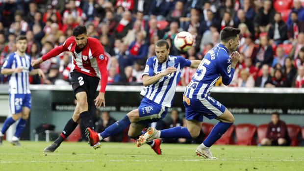 Athletic y Alavés prolongan su puja por la séptima plaza