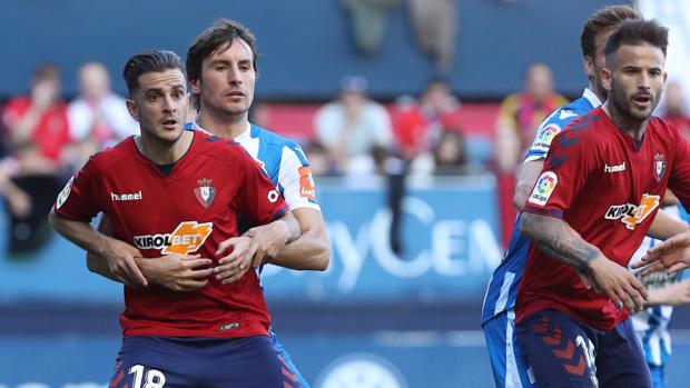 El Osasuna se acerca al ascenso a costa del Deportivo