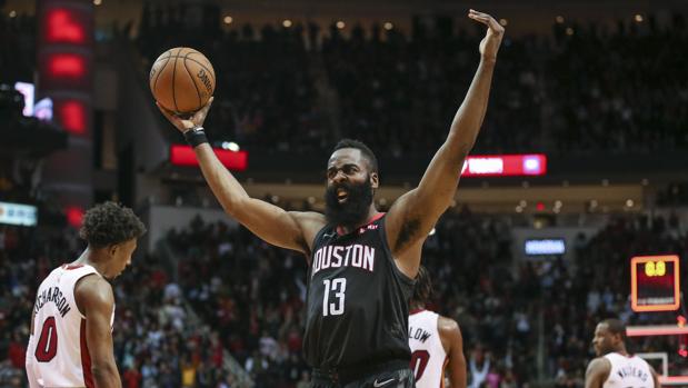 Harden amenaza el dominio anotador de Jordan