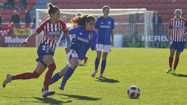 Guerra por el fútbol femenino