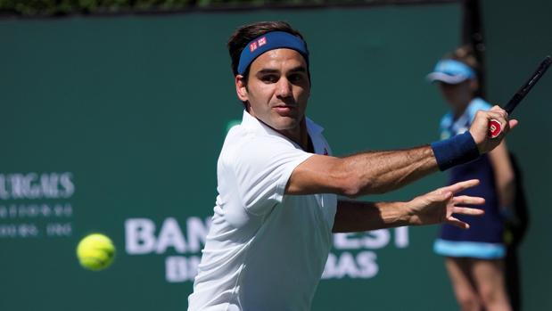 Federer frena a Hurkacz y alcanza las semifinales