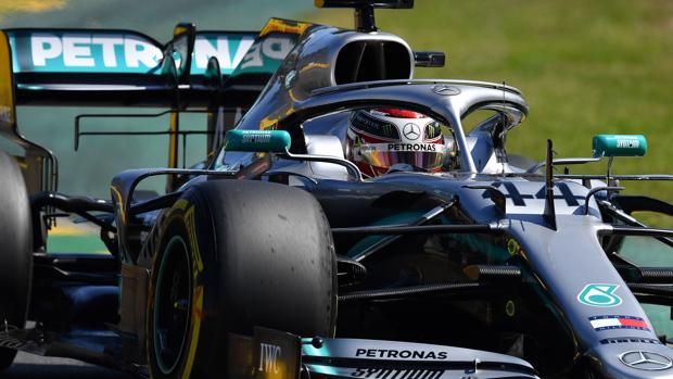 Hamilton domina en Albert Park