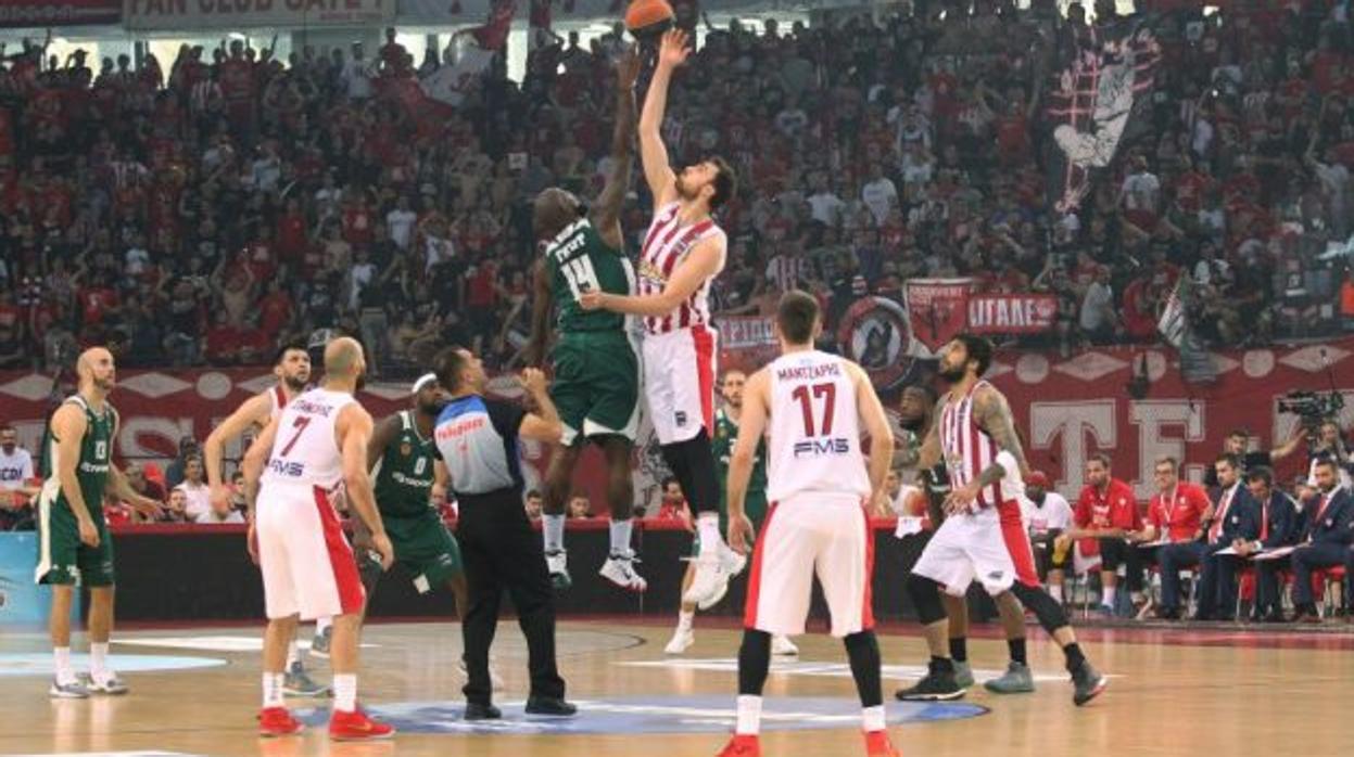 El Olympiacos cumplió su amenaza y no se presentó al derbi liguero con el Panathinaikos