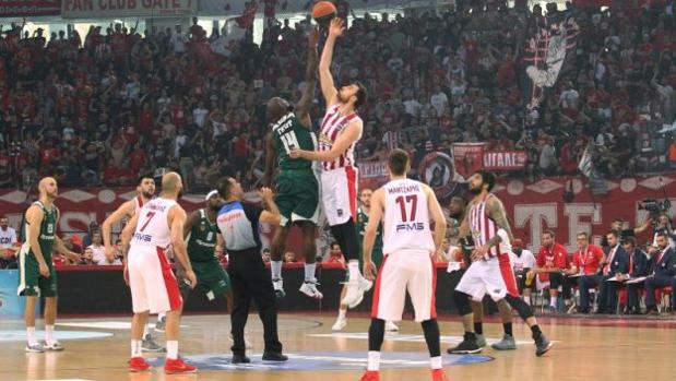 El Olympiacos cumplió su amenaza y no se presentó al derbi liguero con el Panathinaikos