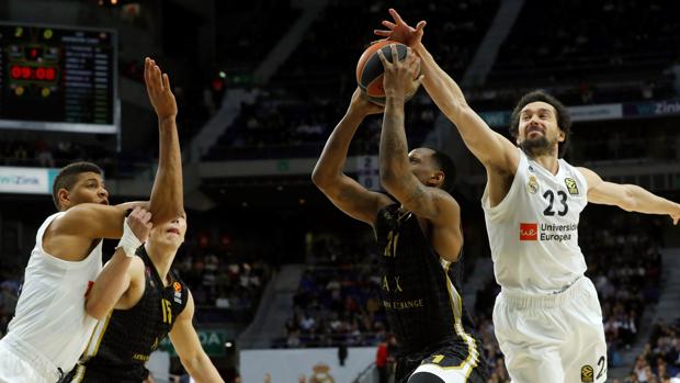 Remontada blanca en la fiesta de Felipe Reyes