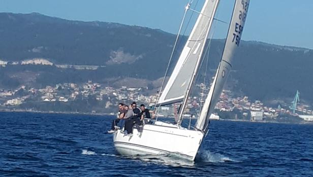 La penúltima jornada del Trofeo Repsol en aguas de la ría de Vigo con una Regata a la Inversa