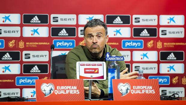 Luis Enrique presume de sus números con España