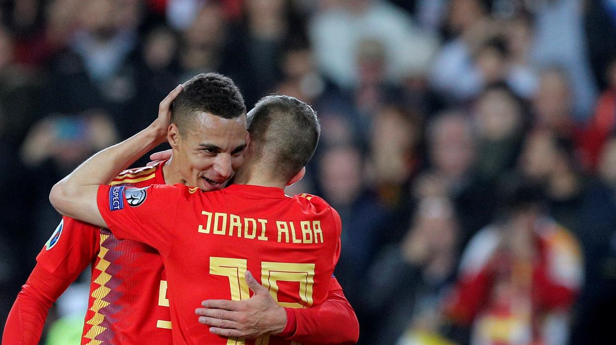 Rodrigo y Alba celebran el 1-0 ante Noruega