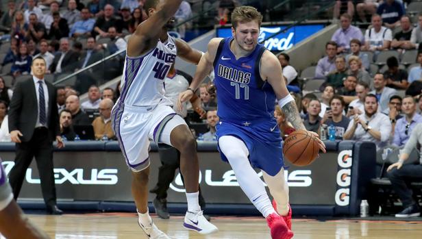 Doncic-Young, el pique que hace vibrar a la NBA