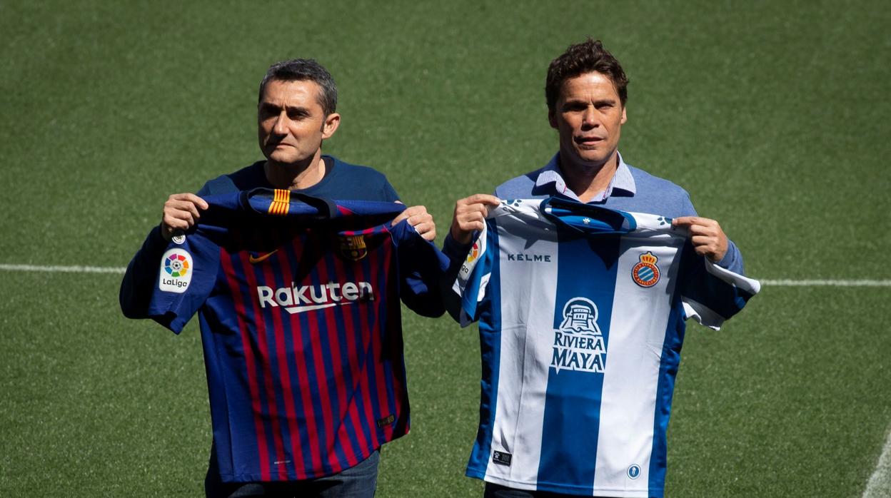 Valverde y Rubi posan con las camisetas de sus respectivos equipos