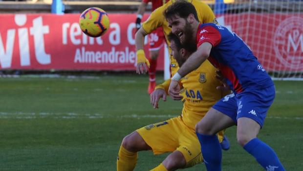 Gio Zarfino aprovecha la deriva del Alcorcón