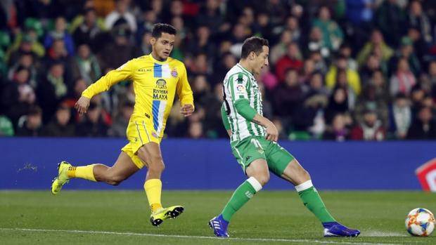 Betis y Espanyol firman un empate que no les vale para la pelea europea