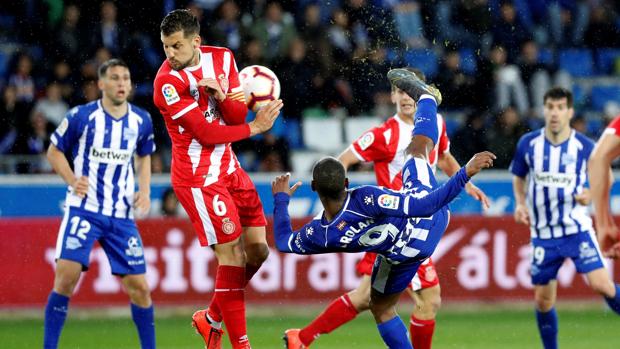 El Girona confirma el descenso de categoría en Vitoria