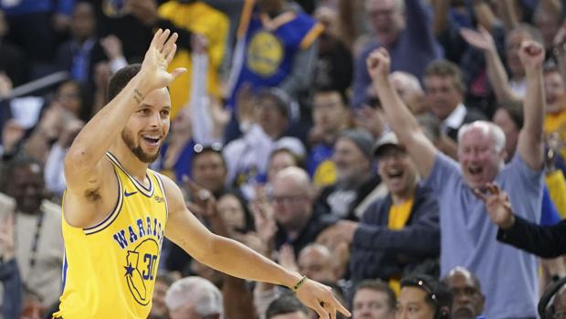 Stephen Curry se pone lentillas y lo borda con los triples