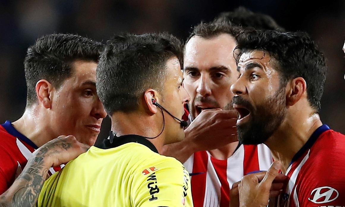 Diego Costa se queja tras ser expulsado