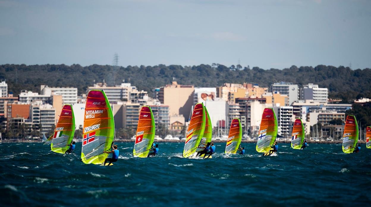 Pastor y Manchón suben a la décima posición en el Campeonato de Europa de RS:X