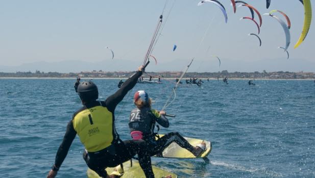 Alejandro Climent sigue liderando la Formula Kite Spain Series