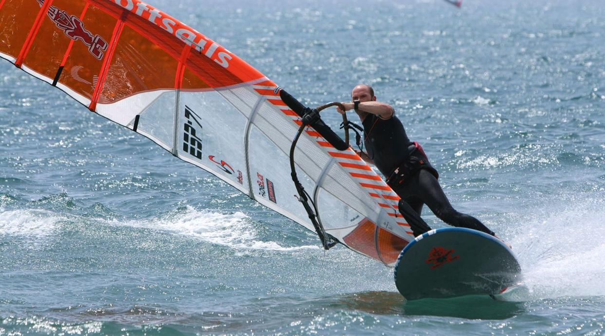 Fernando Martínez del Cerro se vuelve a llevar el Andaluz de Funboard